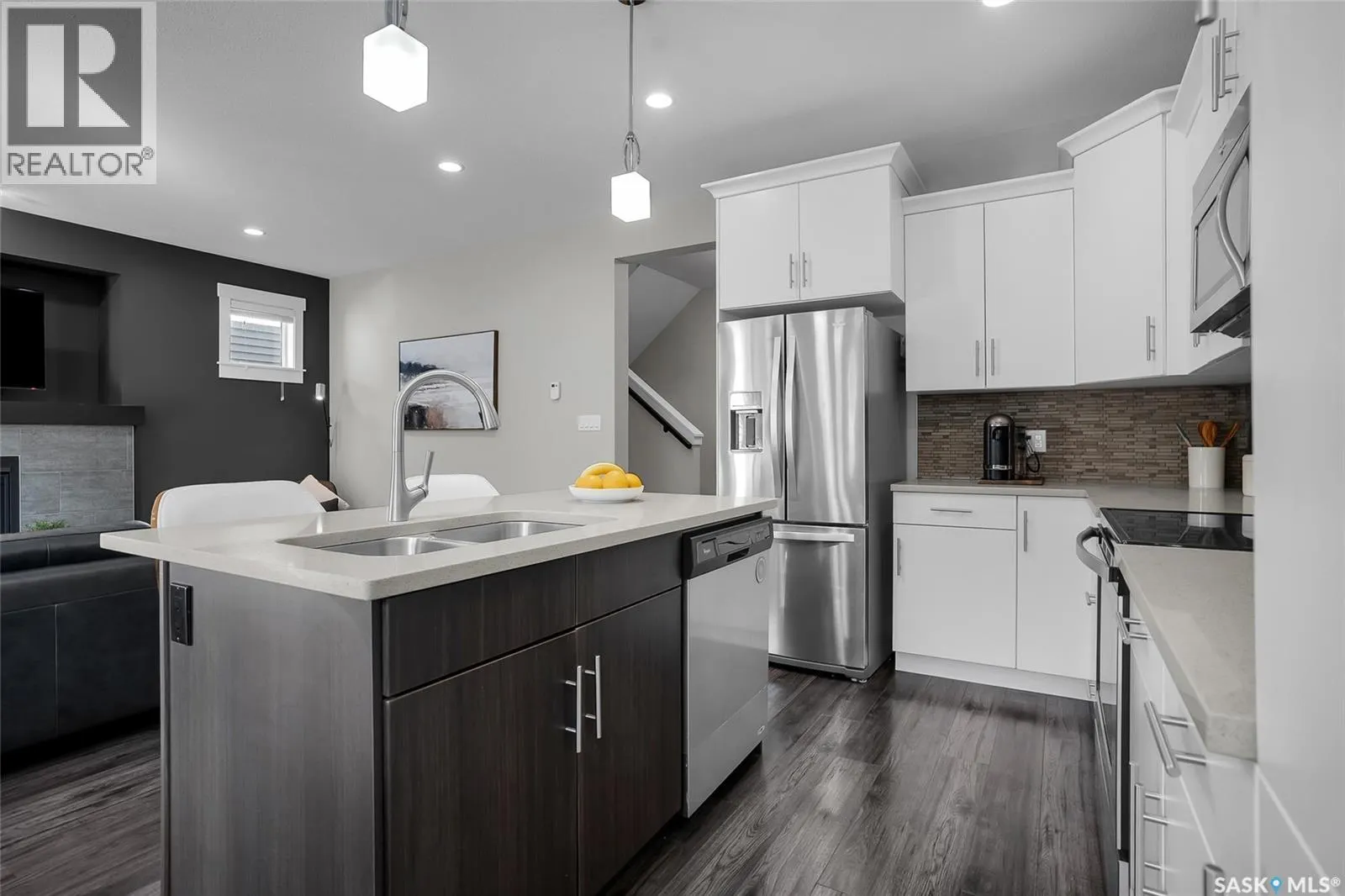 207 3220 11th STREET W