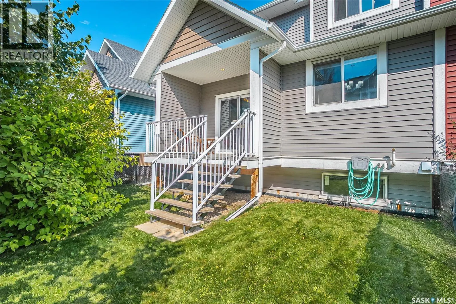 207 3220 11th STREET W