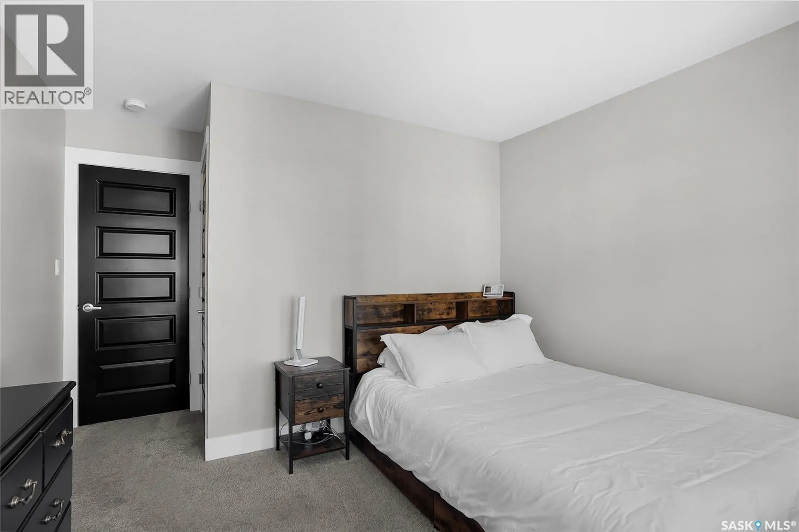 207 3220 11th STREET W