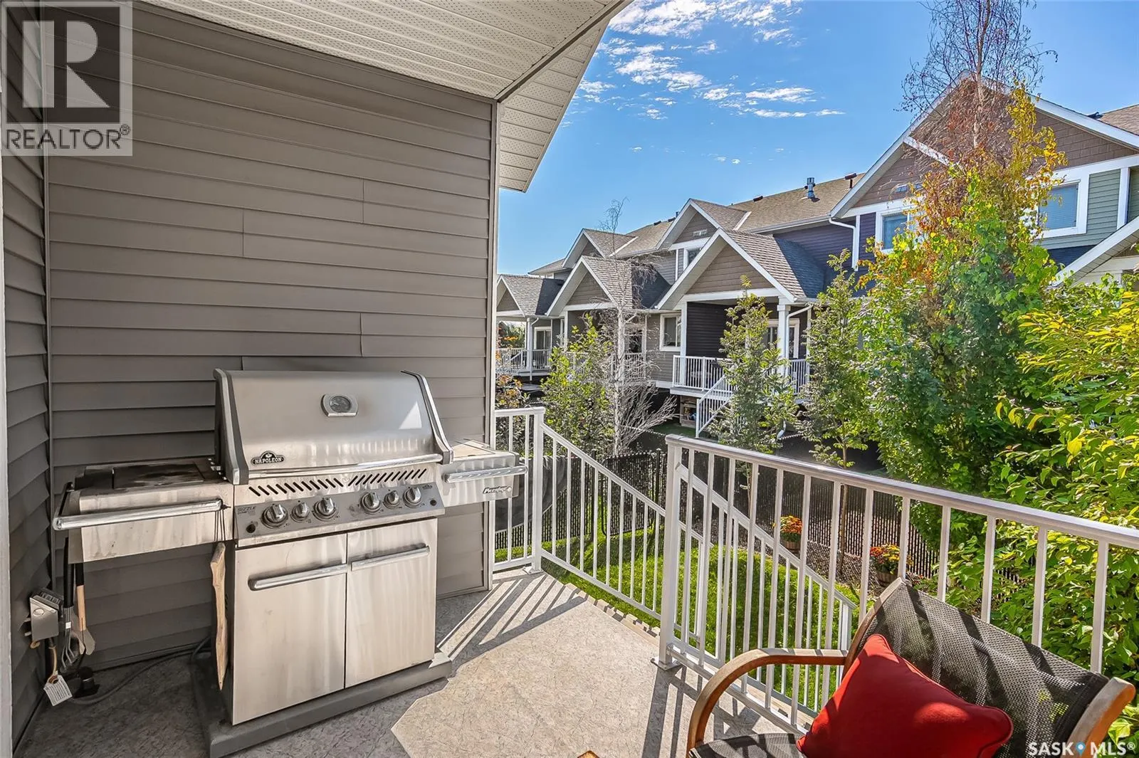 207 3220 11th STREET W