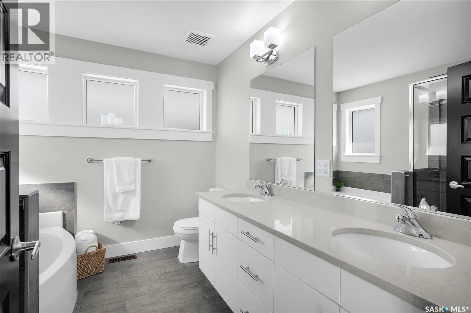 207 3220 11th STREET W