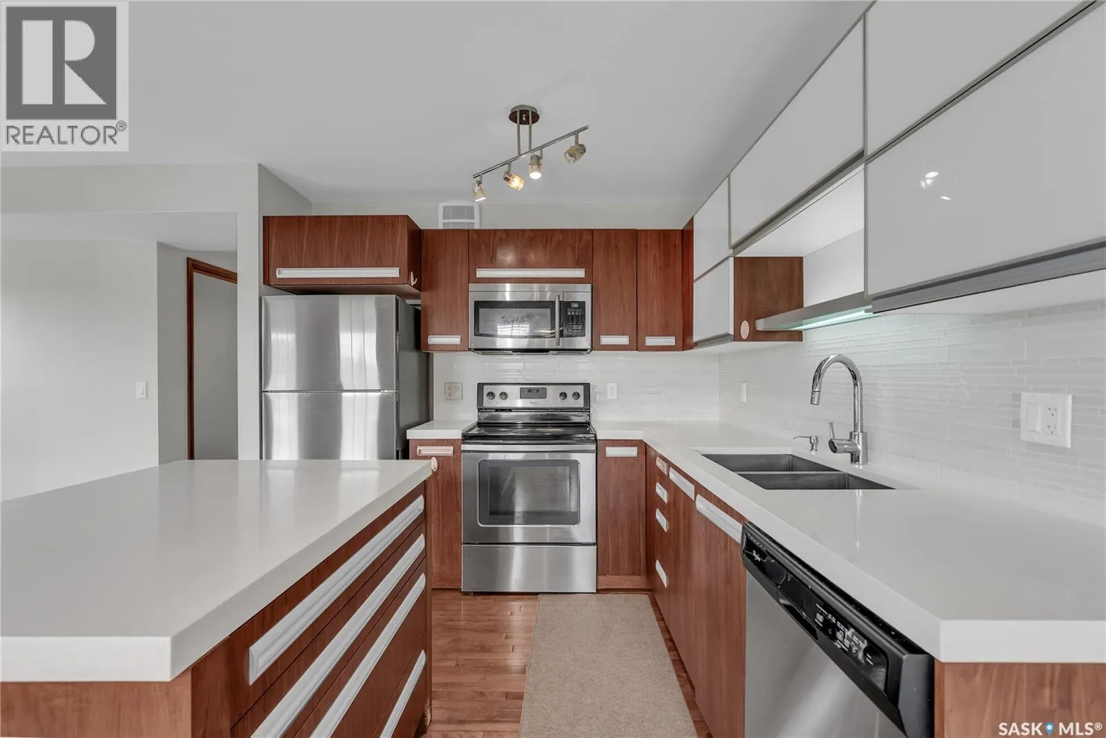 101 1303 Paton CRESCENT