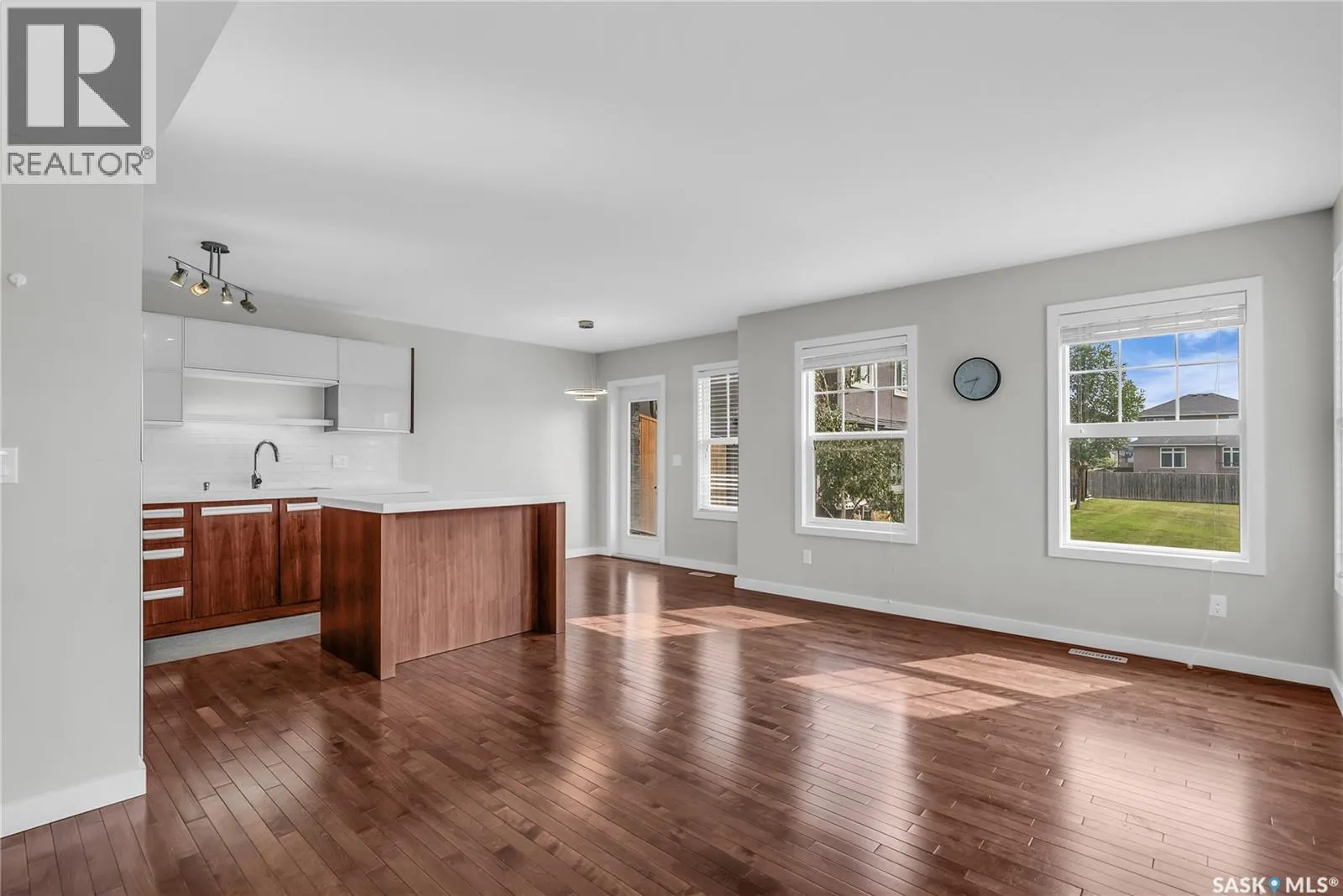 101 1303 Paton CRESCENT