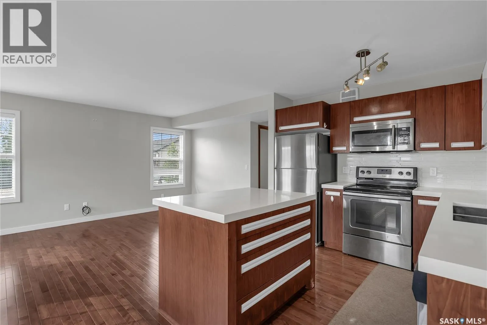 101 1303 Paton CRESCENT
