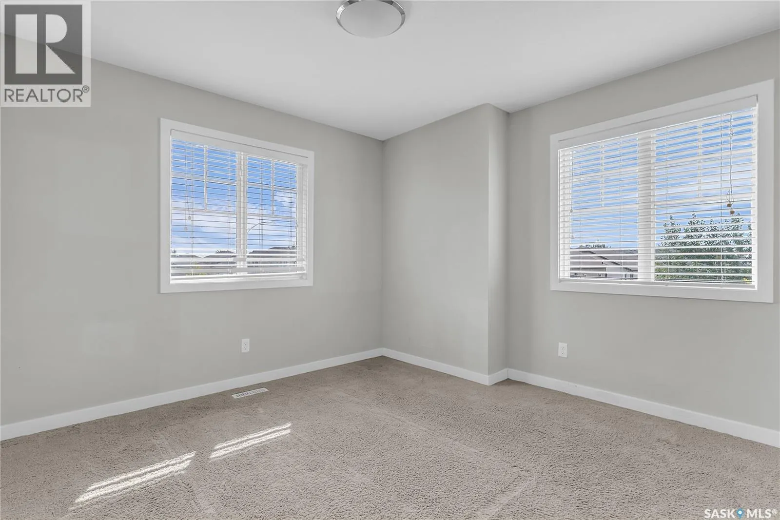 101 1303 Paton CRESCENT