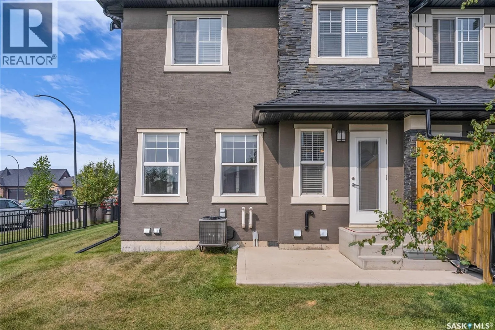 101 1303 Paton CRESCENT