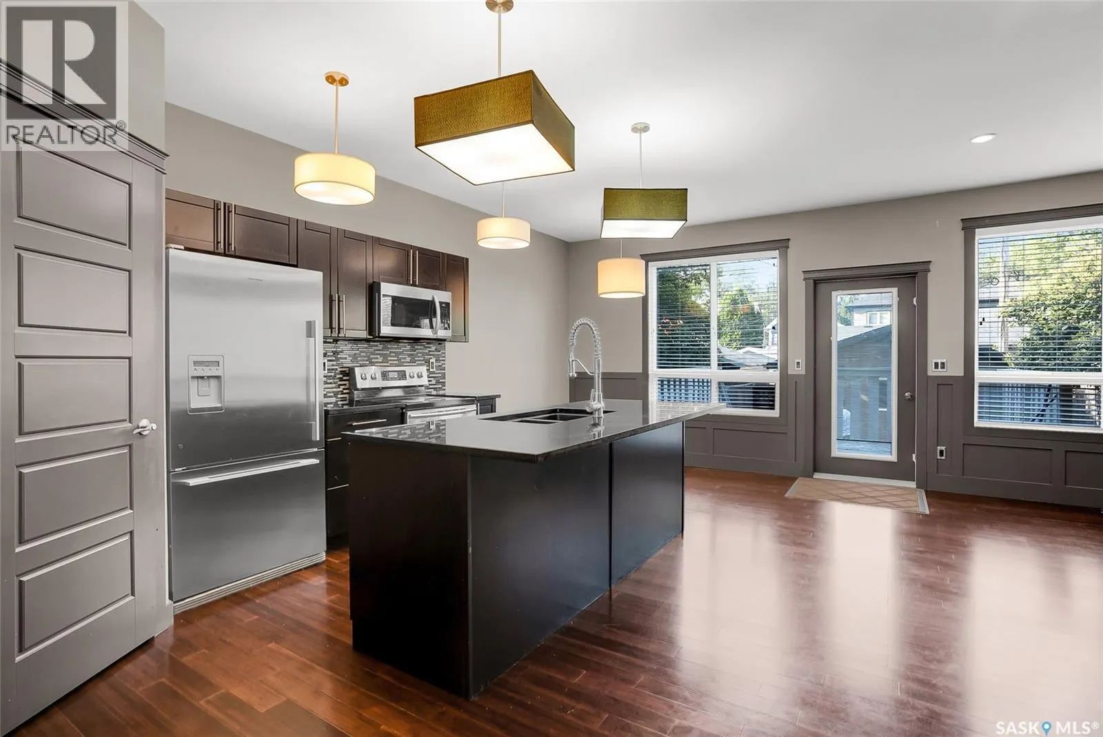 115 2ND STREET E