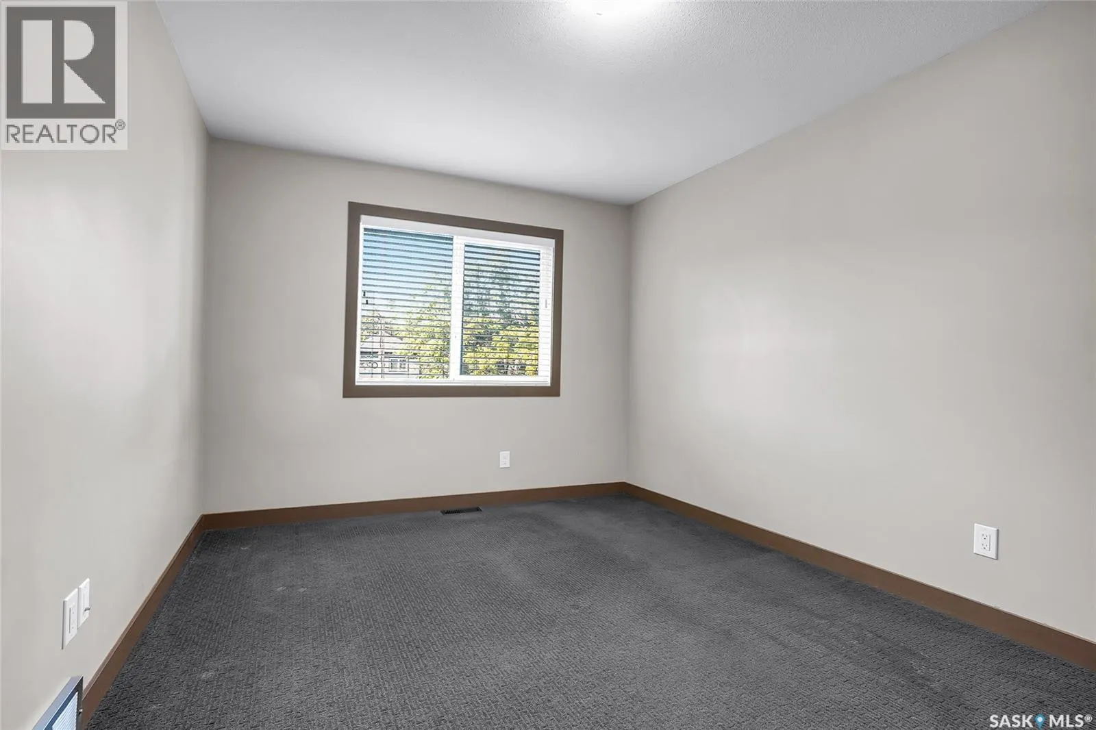 115 2ND STREET E