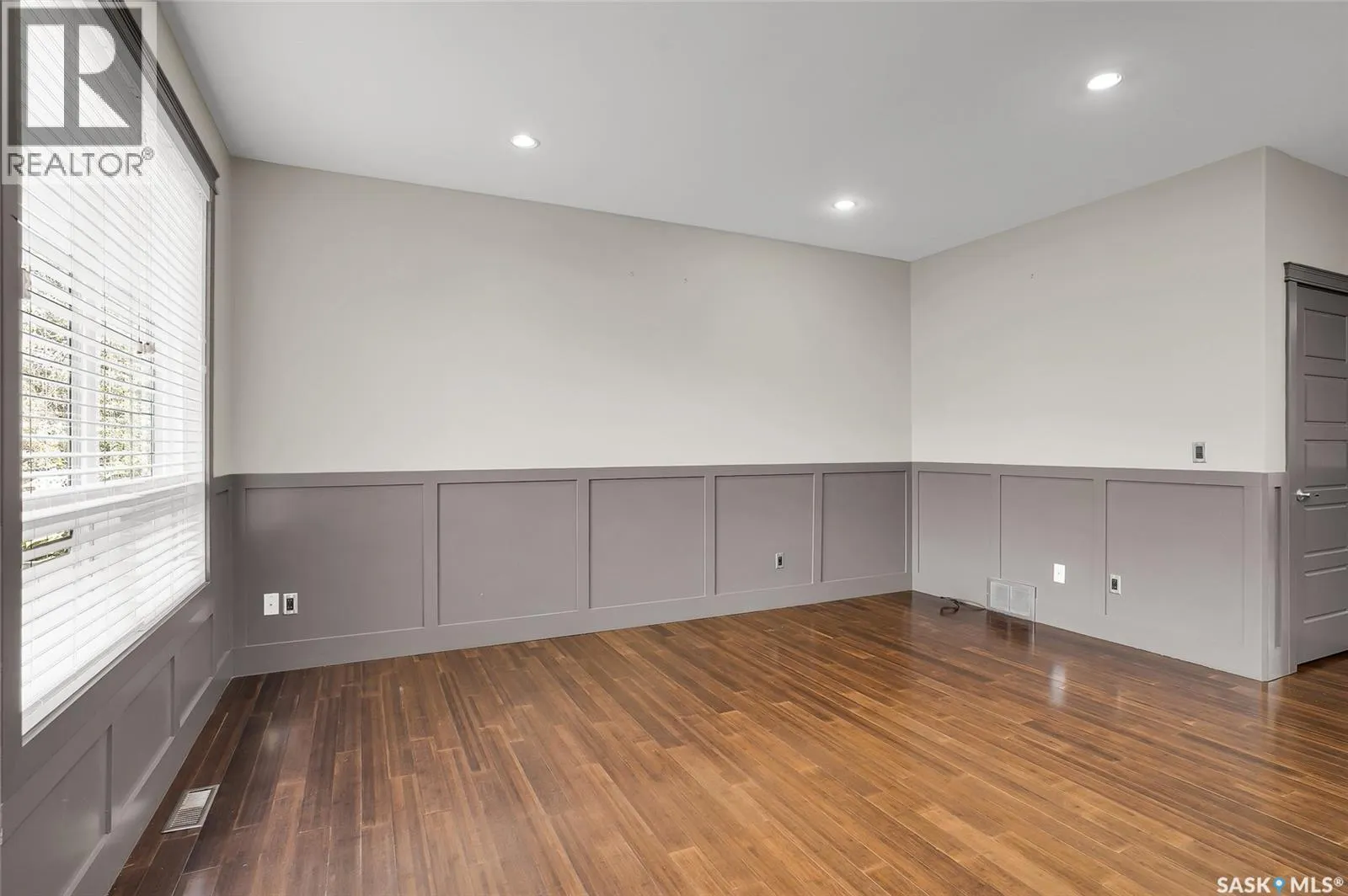 115 2ND STREET E
