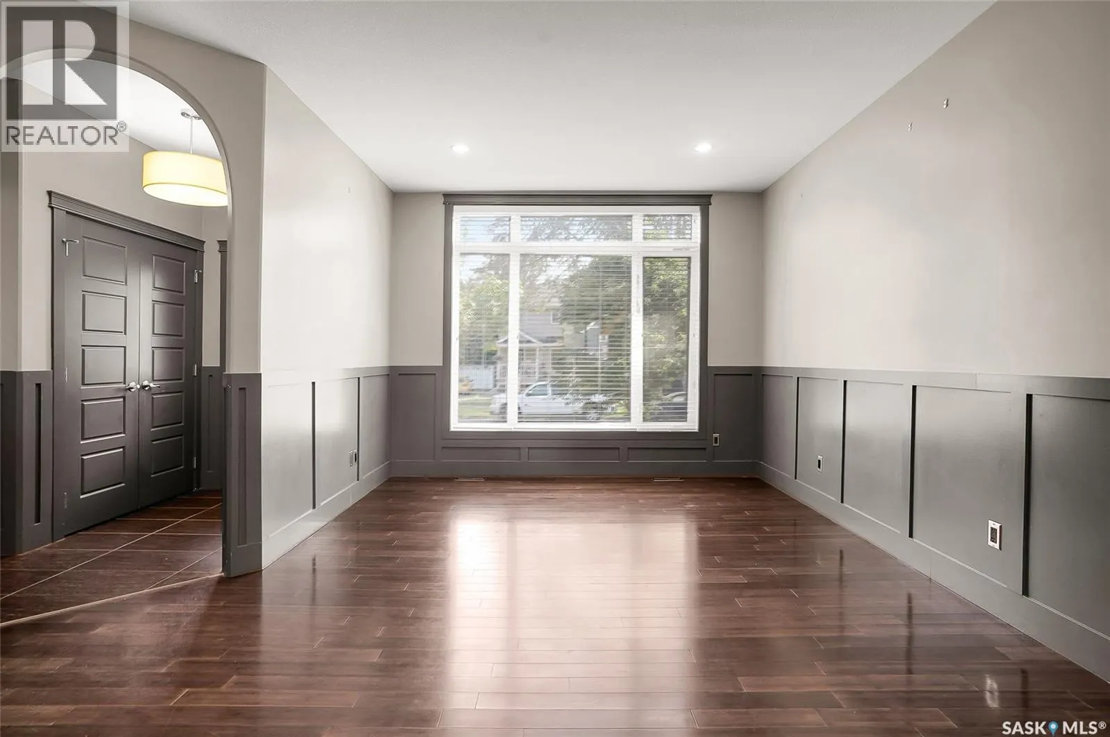 115 2ND STREET E