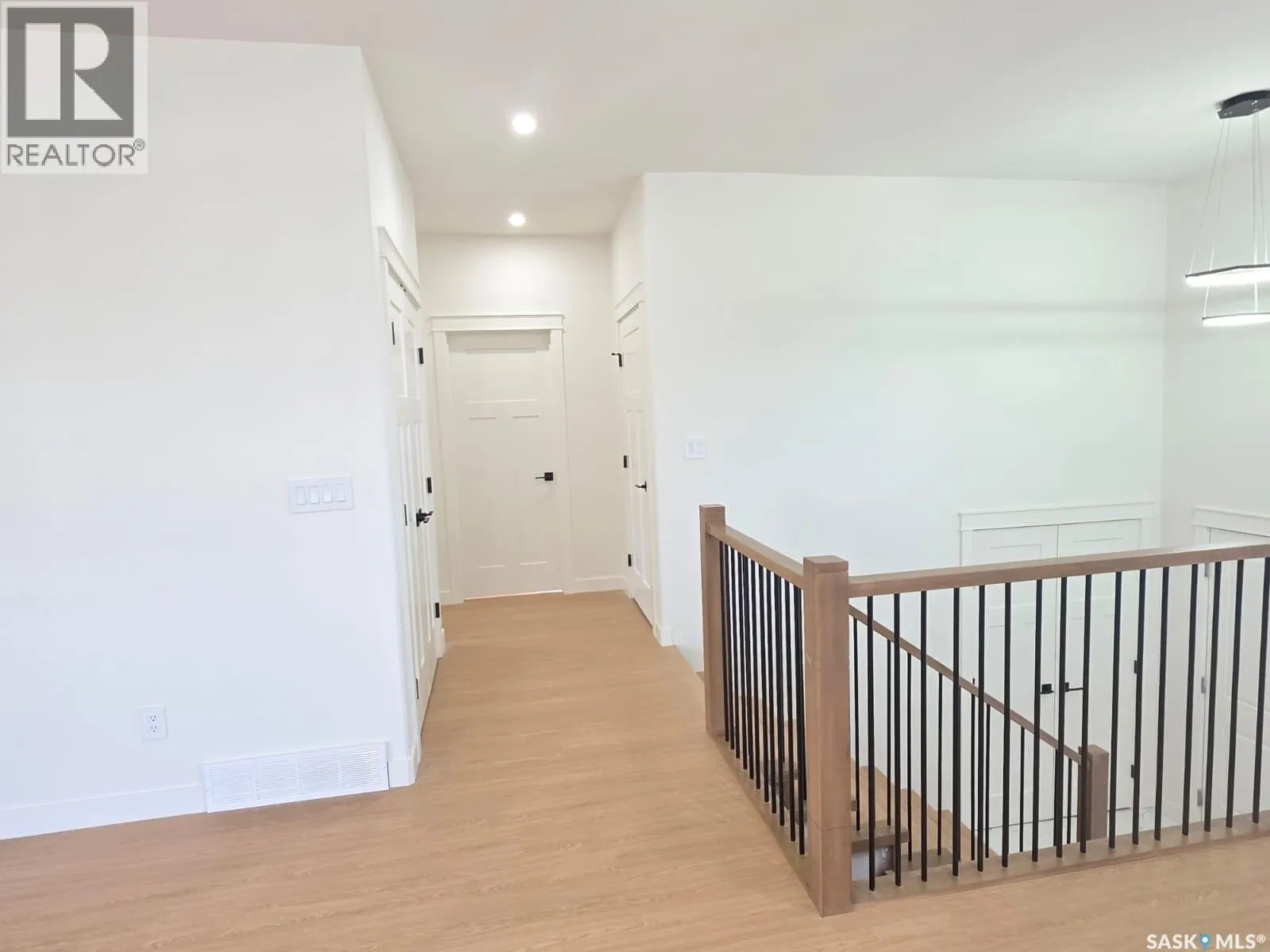 738 Bentley MANOR
