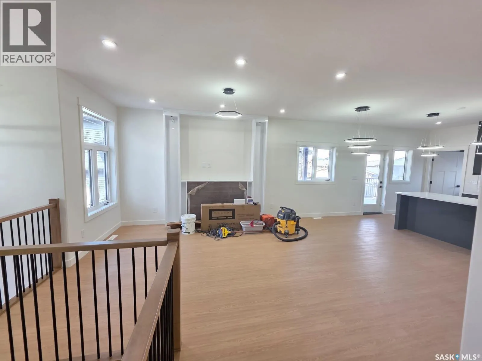 738 Bentley MANOR
