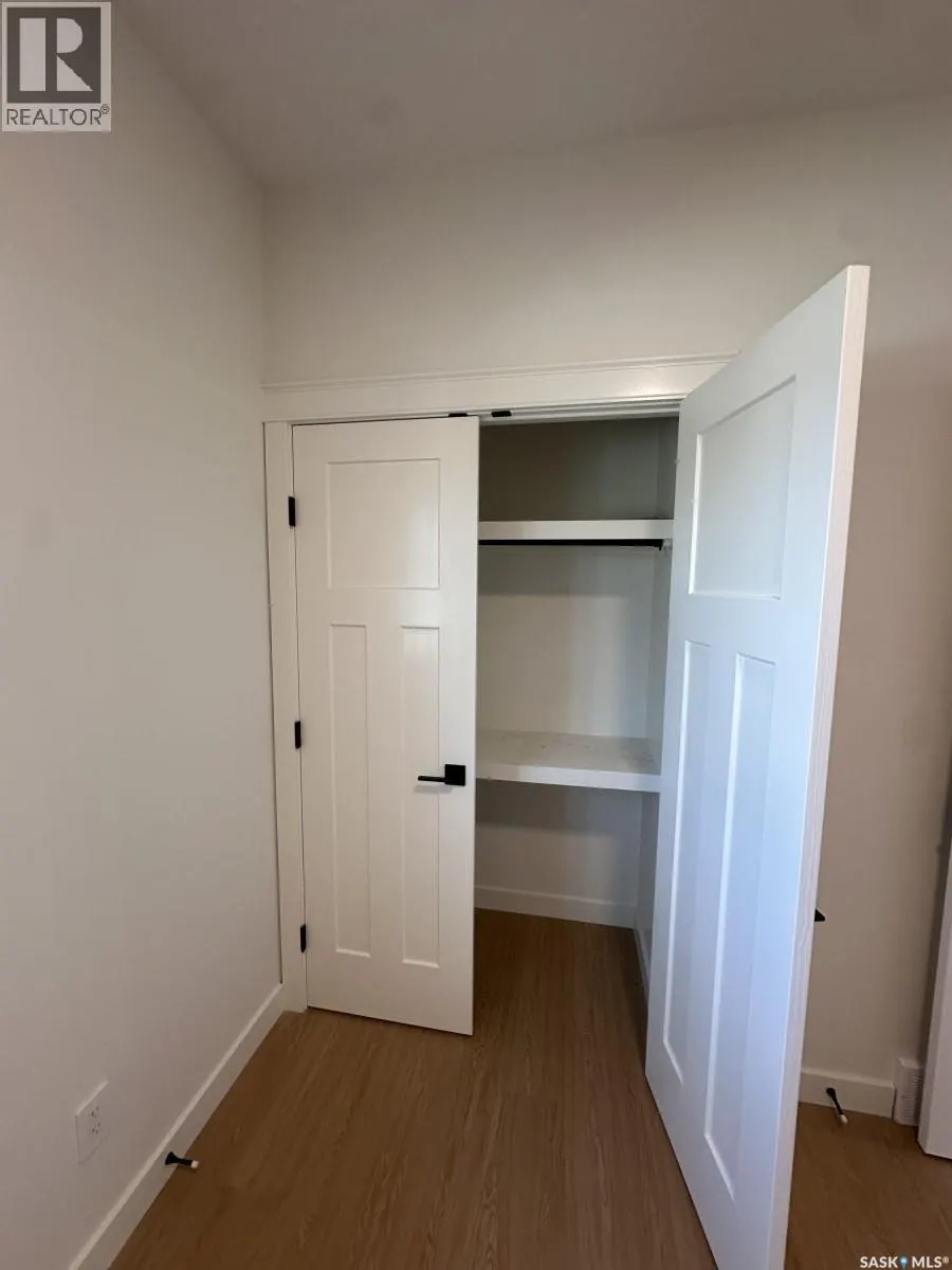 738 Bentley MANOR