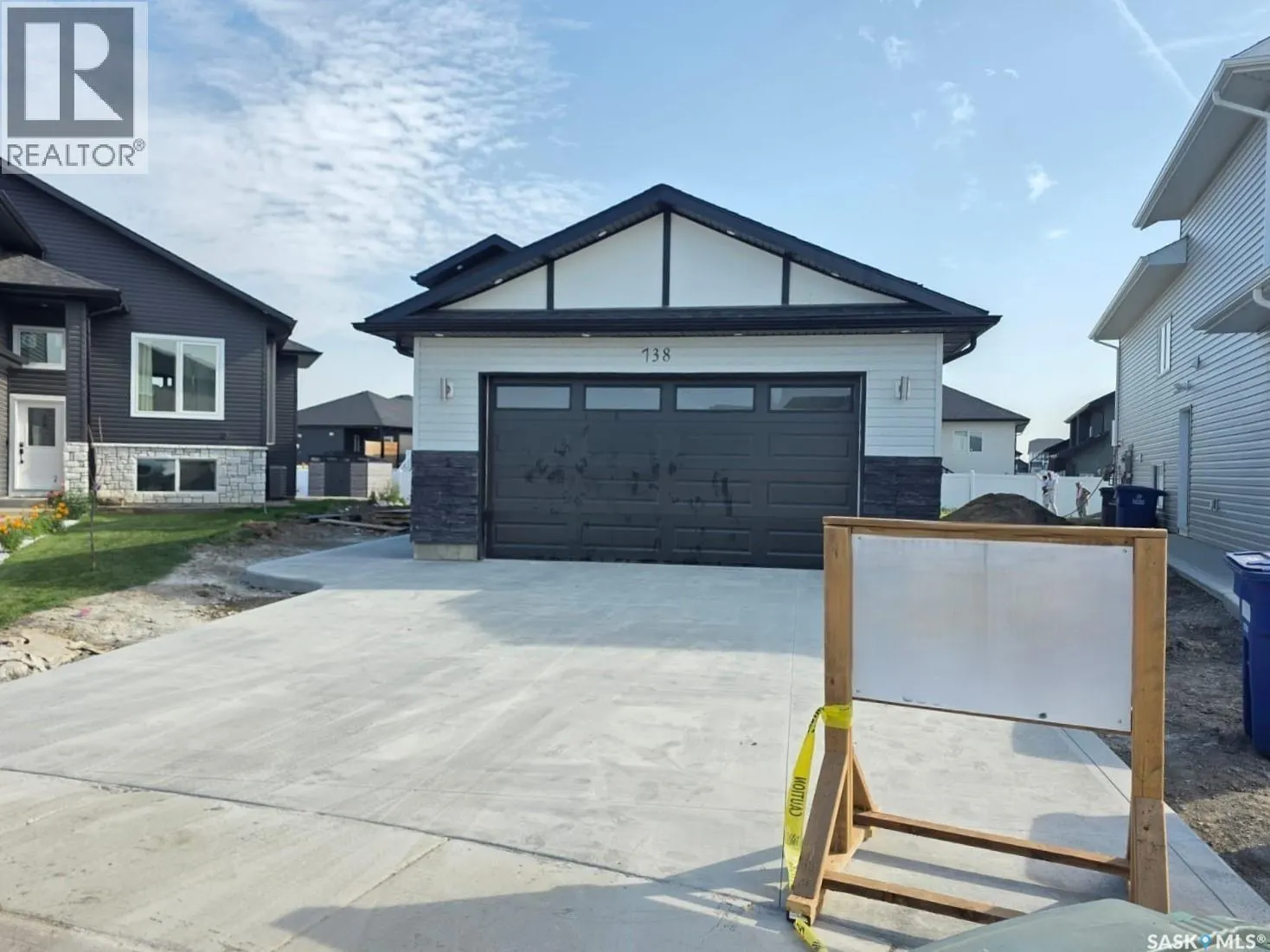 738 Bentley MANOR