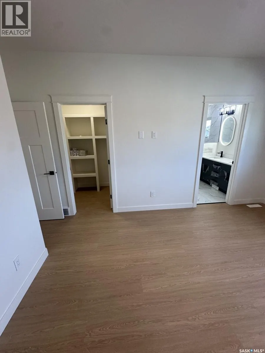 738 Bentley MANOR