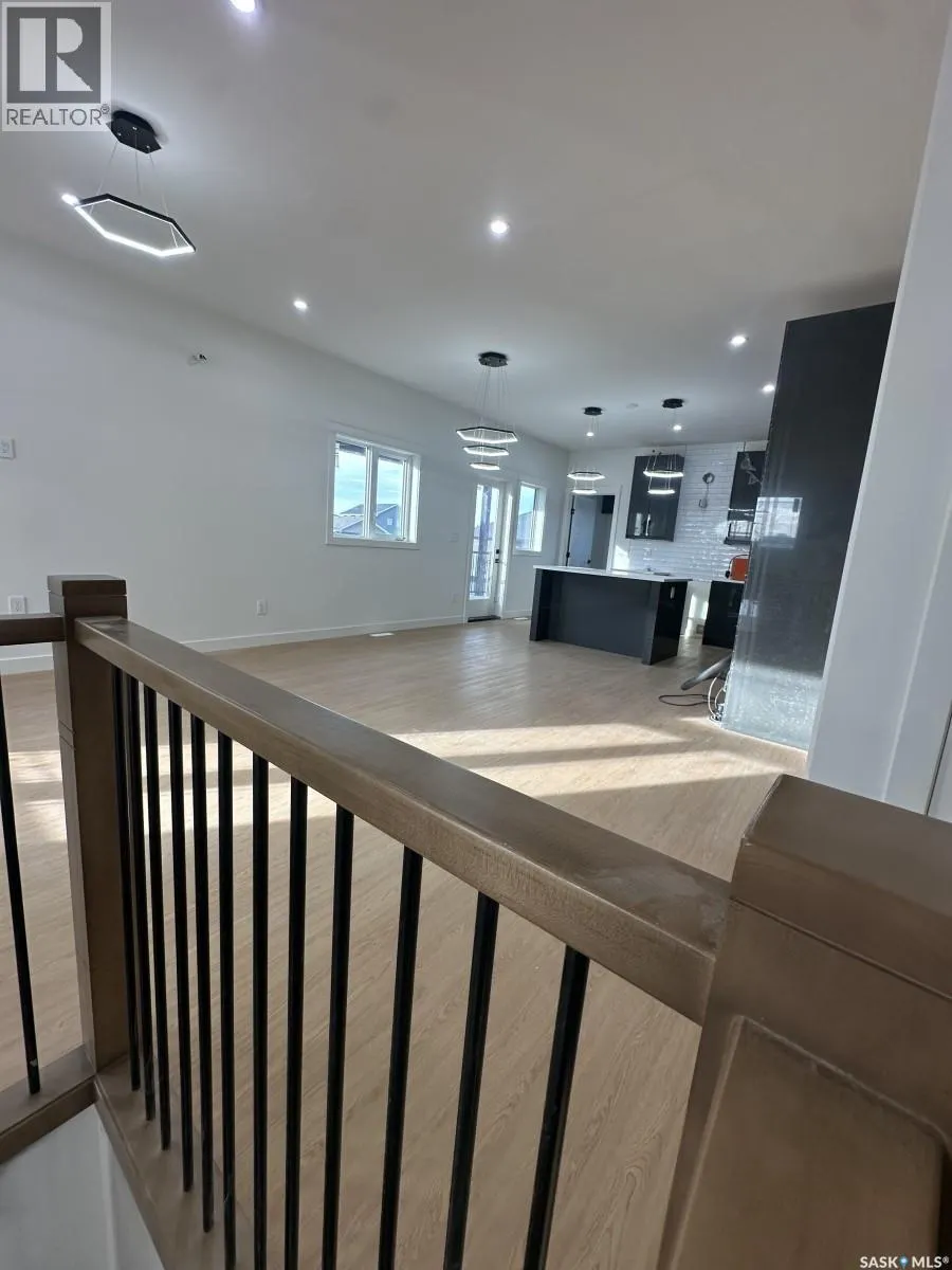 738 Bentley MANOR
