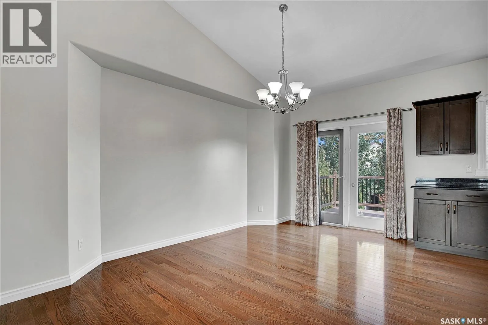 534 Allwood MANOR