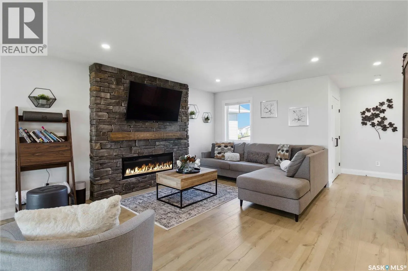 416 Woolf BEND