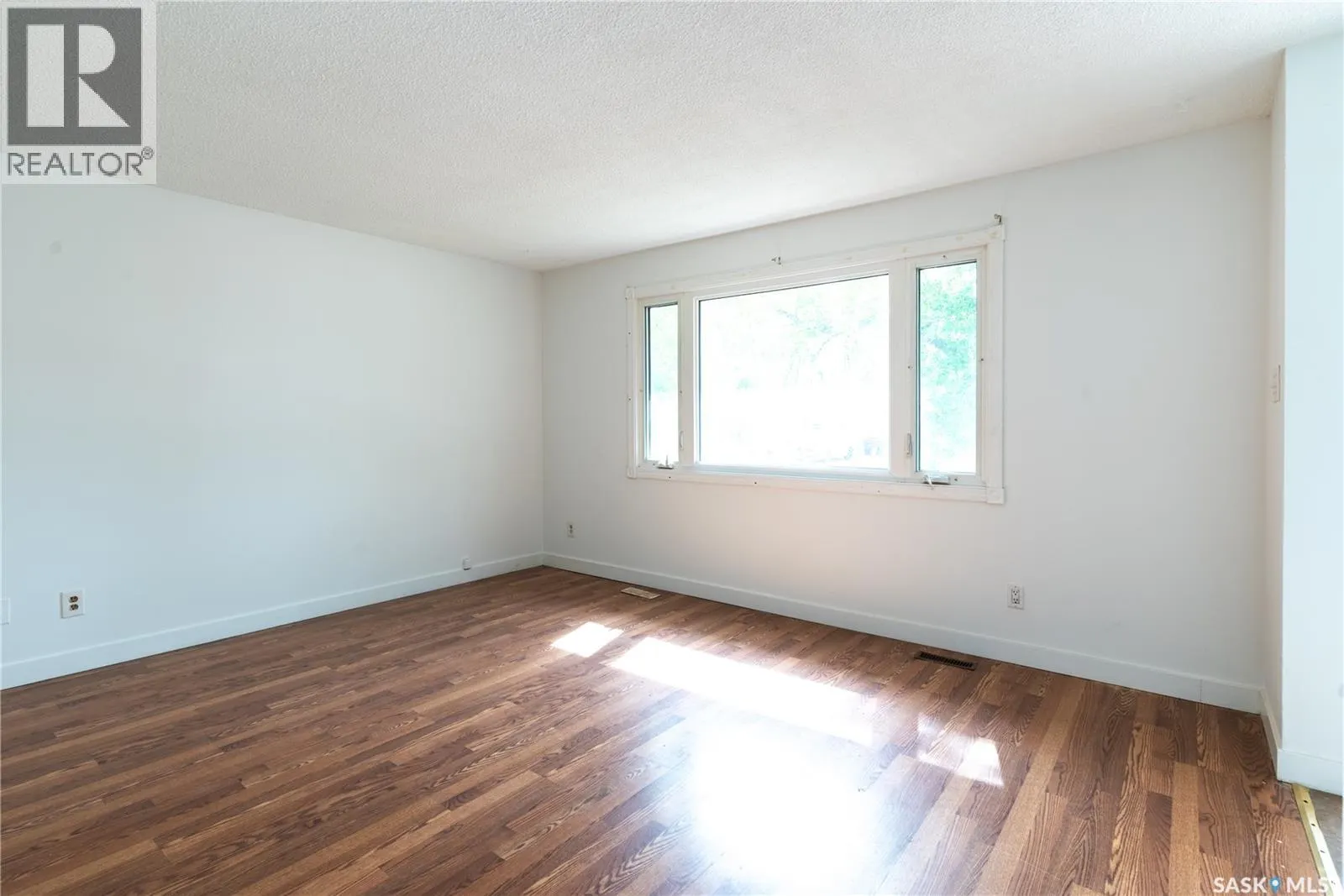 183 Magee CRESCENT