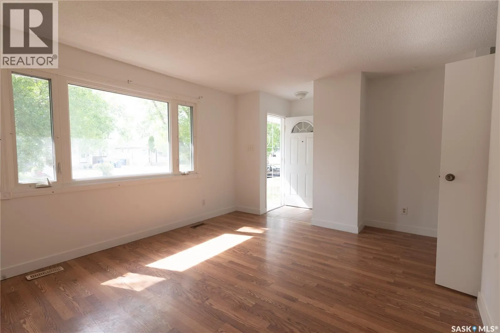 183 Magee CRESCENT
