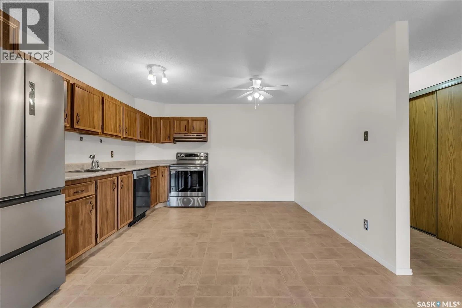 206 610 Hilliard STREET W