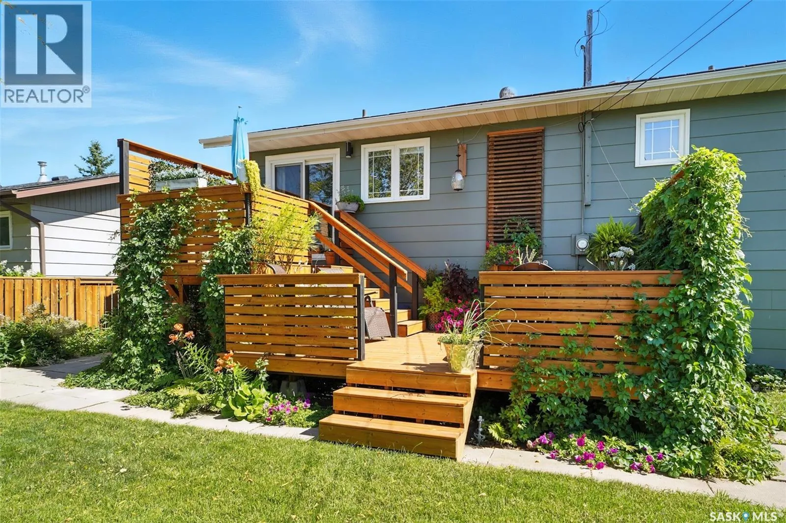 229 2nd STREET E