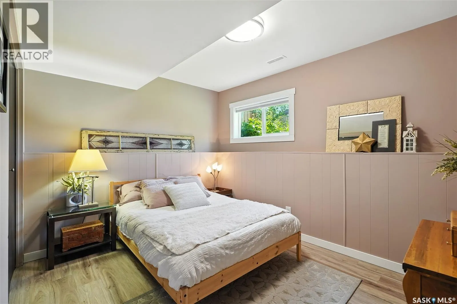 229 2nd STREET E