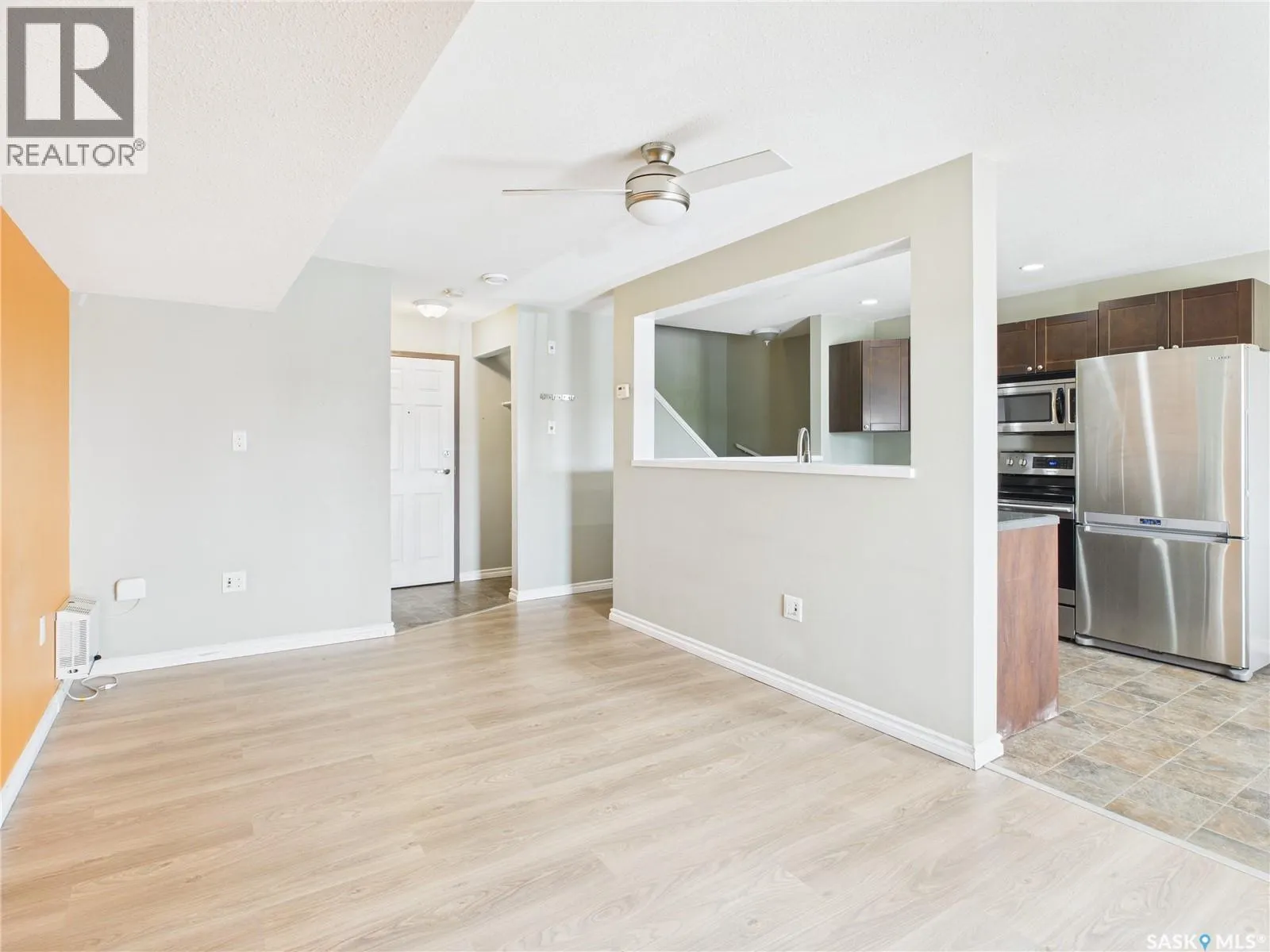209 515 28th STREET E