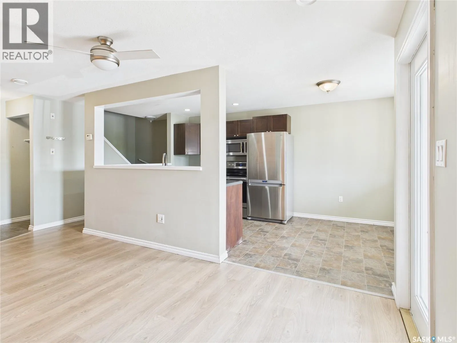 209 515 28th STREET E