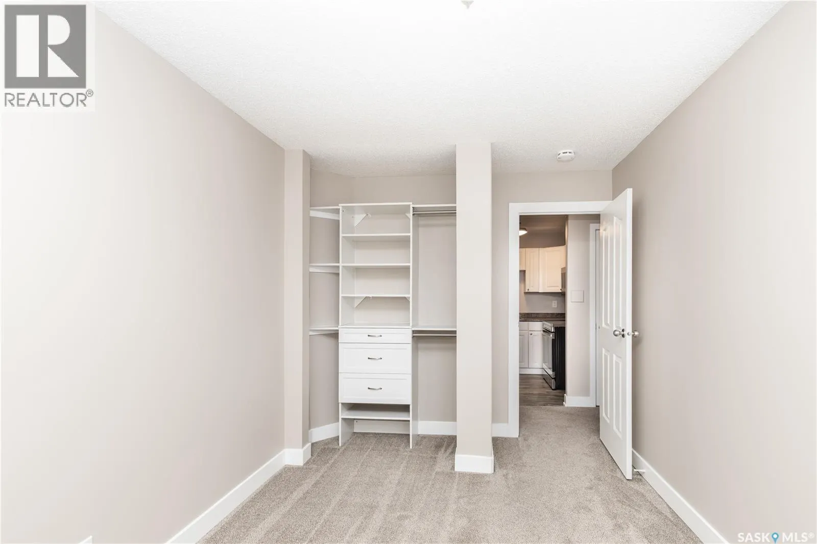 305 315 TAIT CRESCENT
