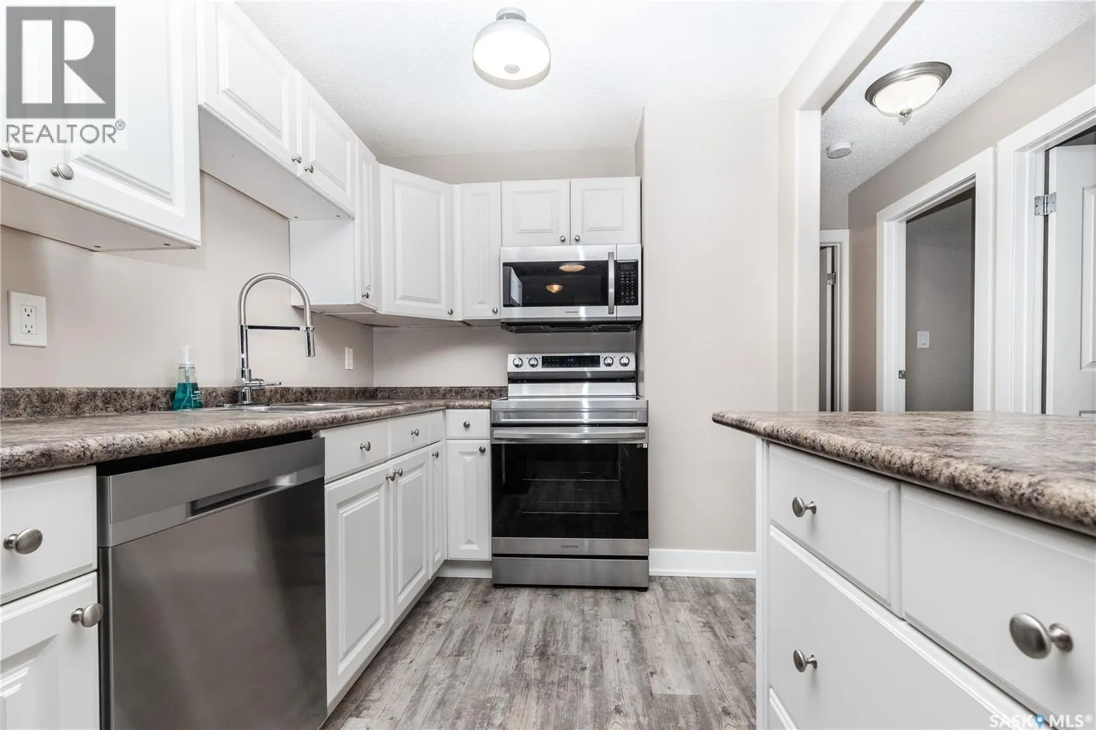 305 315 TAIT CRESCENT