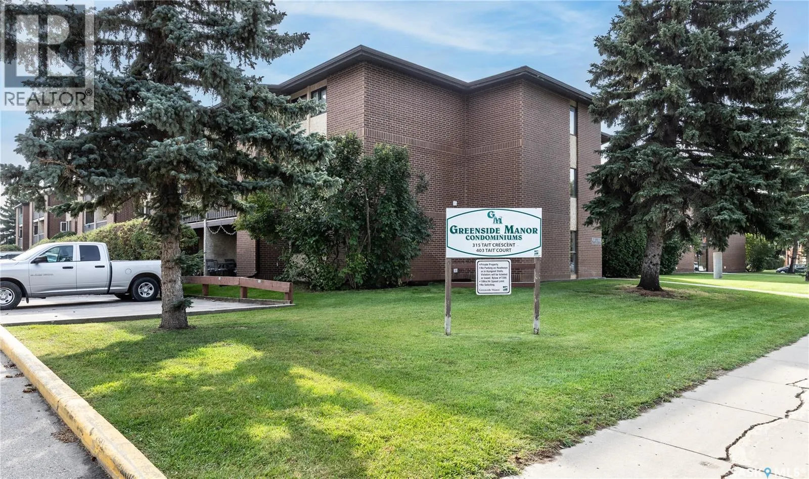 305 315 TAIT CRESCENT