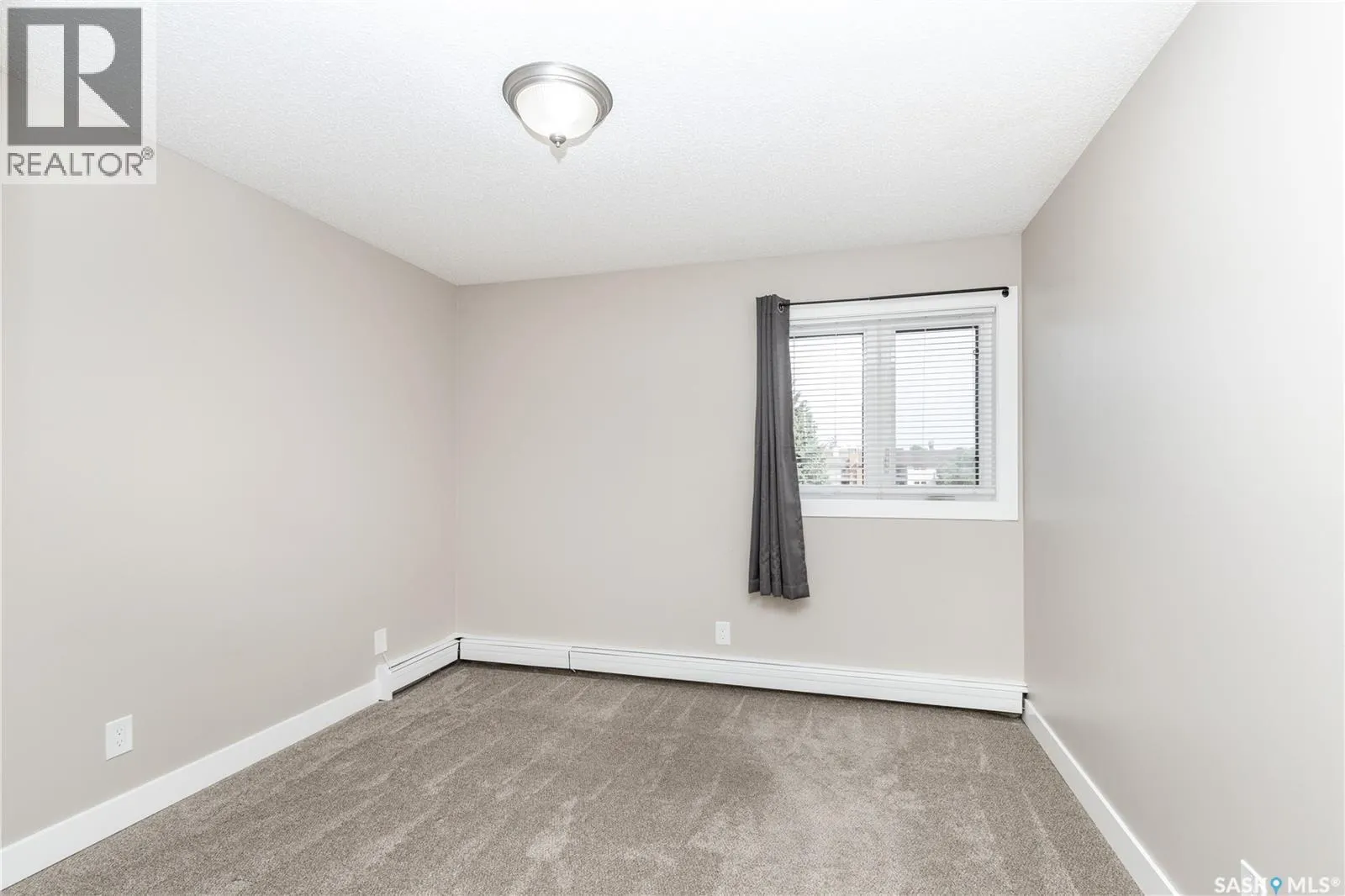 305 315 TAIT CRESCENT