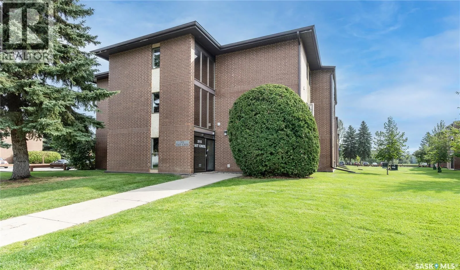 305 315 TAIT CRESCENT