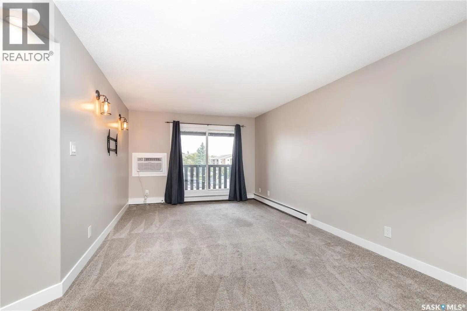 305 315 TAIT CRESCENT