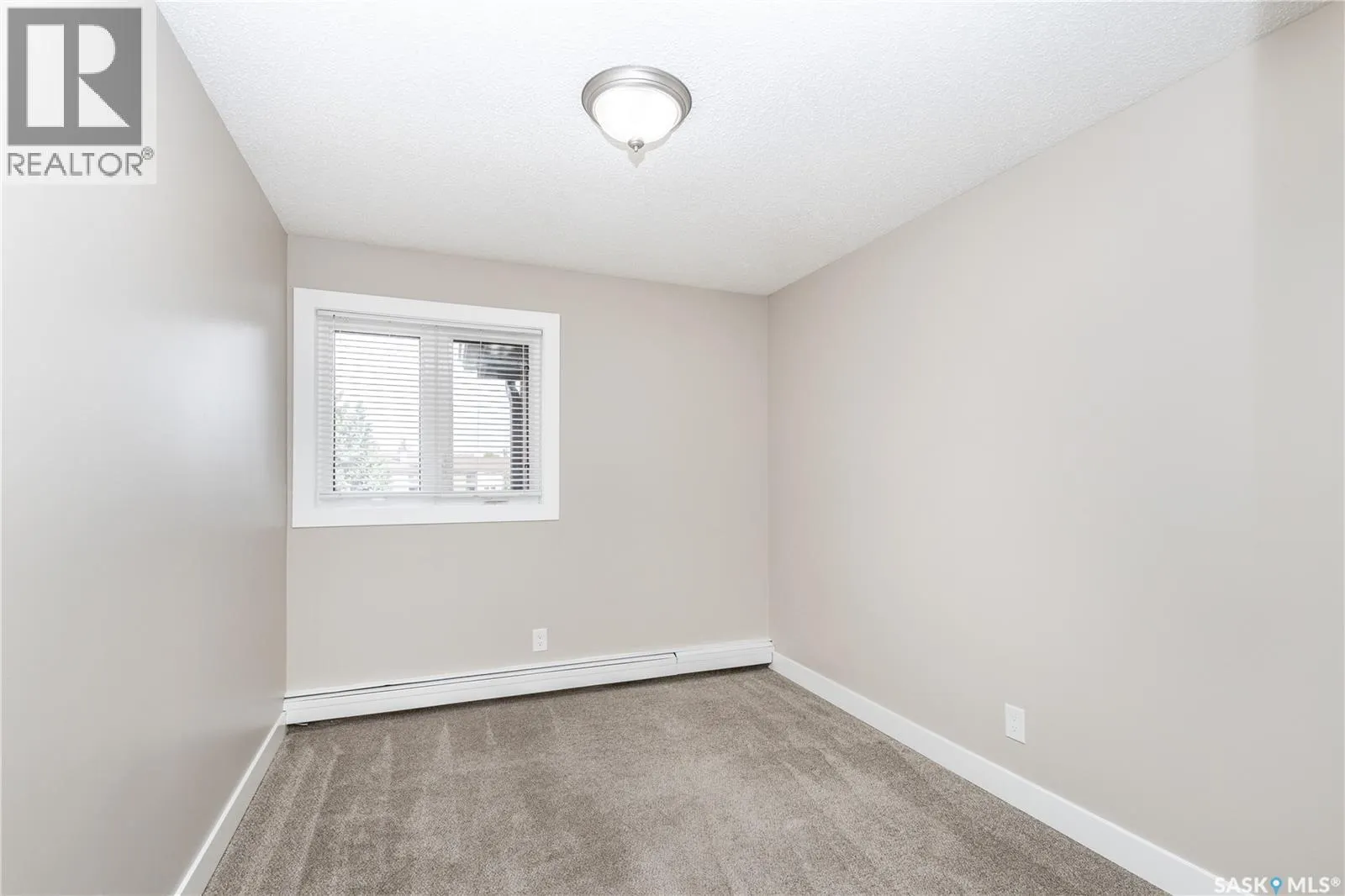 305 315 TAIT CRESCENT