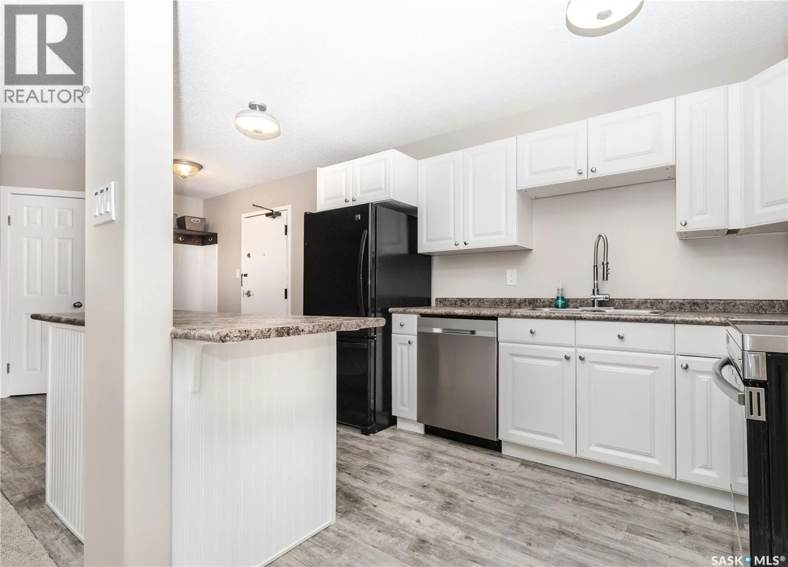 305 315 TAIT CRESCENT