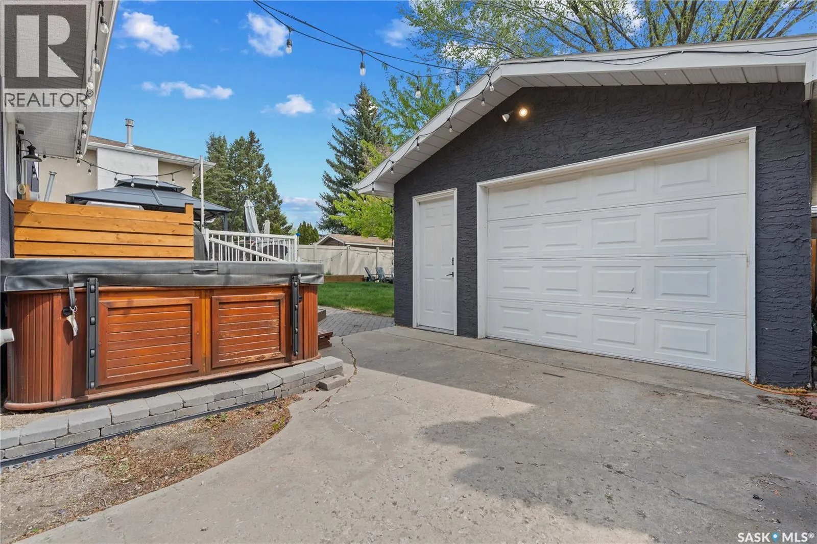 24 French CRESCENT