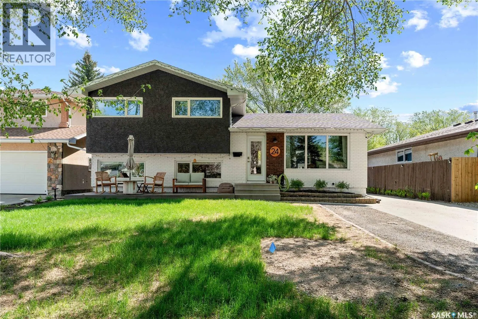24 French CRESCENT