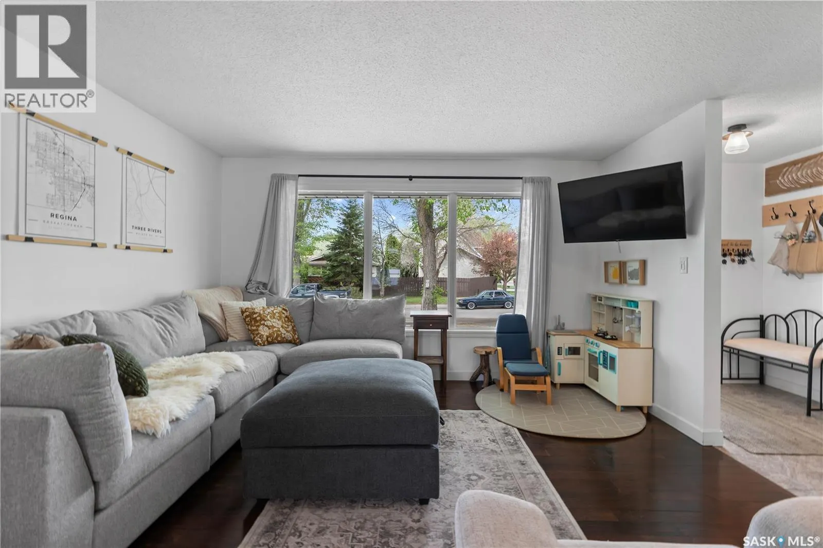 24 French CRESCENT