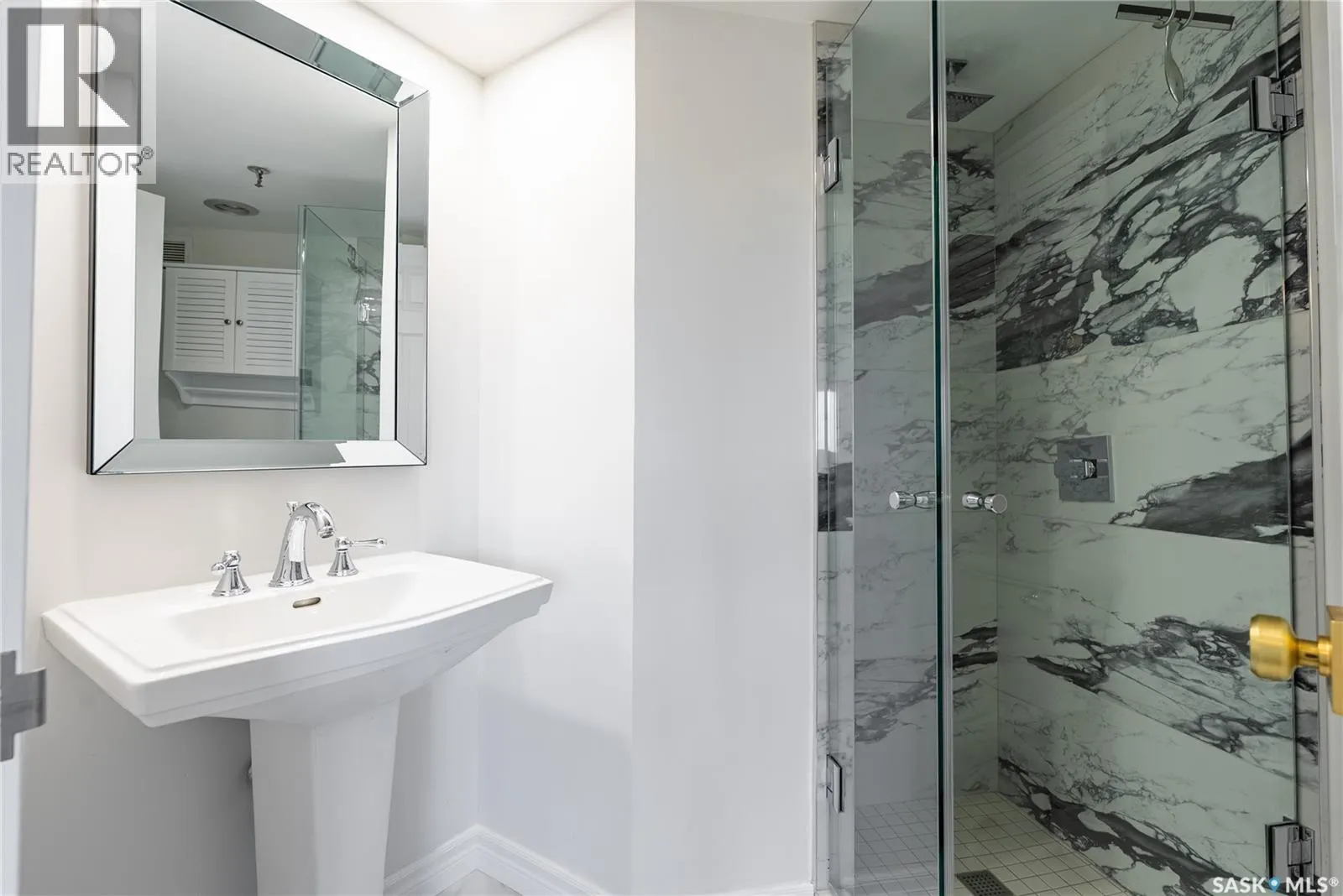 840 424 Spadina CRESCENT E