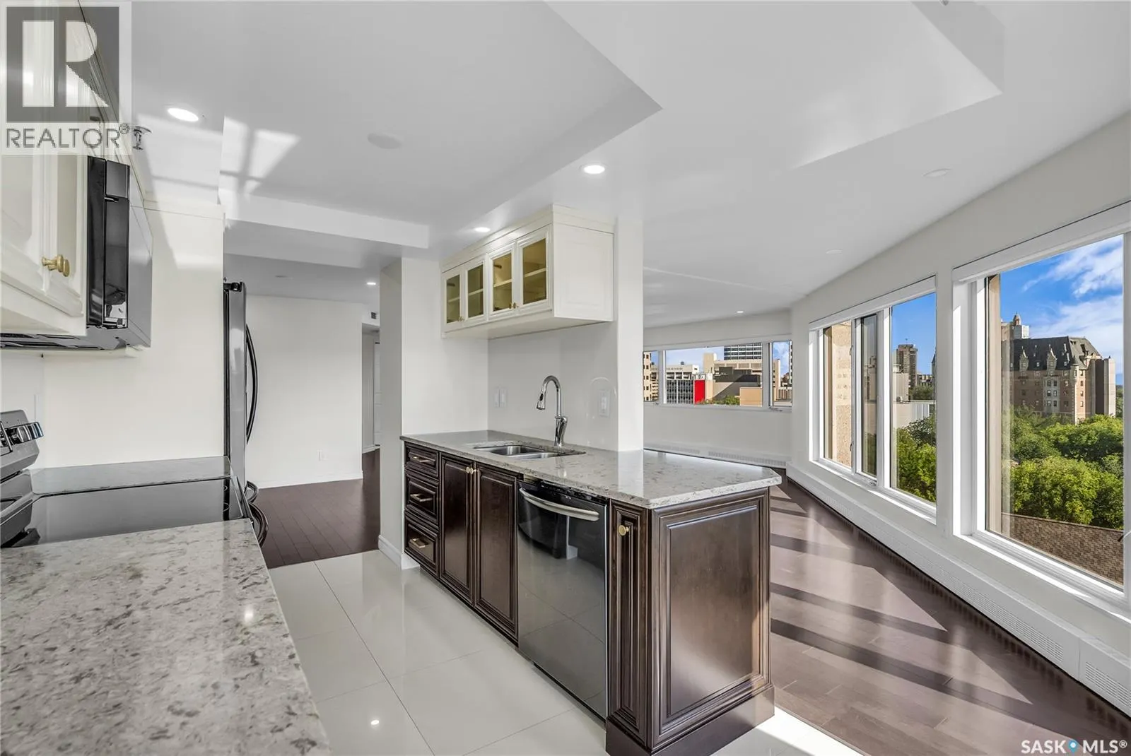 840 424 Spadina CRESCENT E