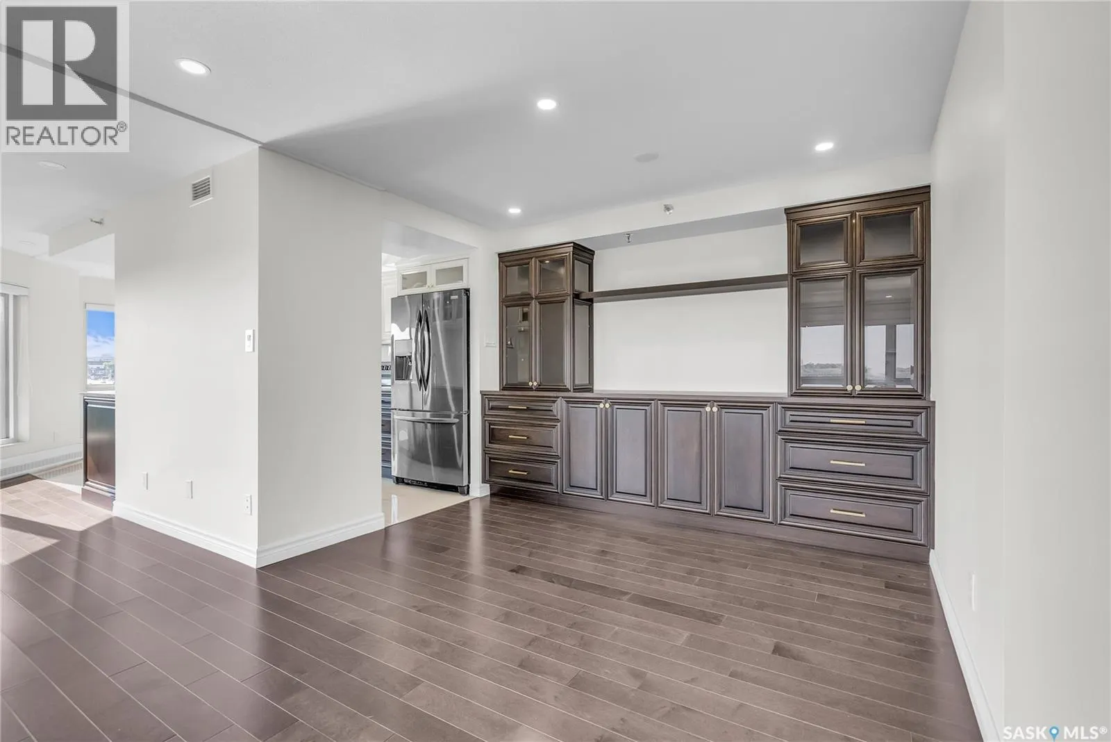 840 424 Spadina CRESCENT E
