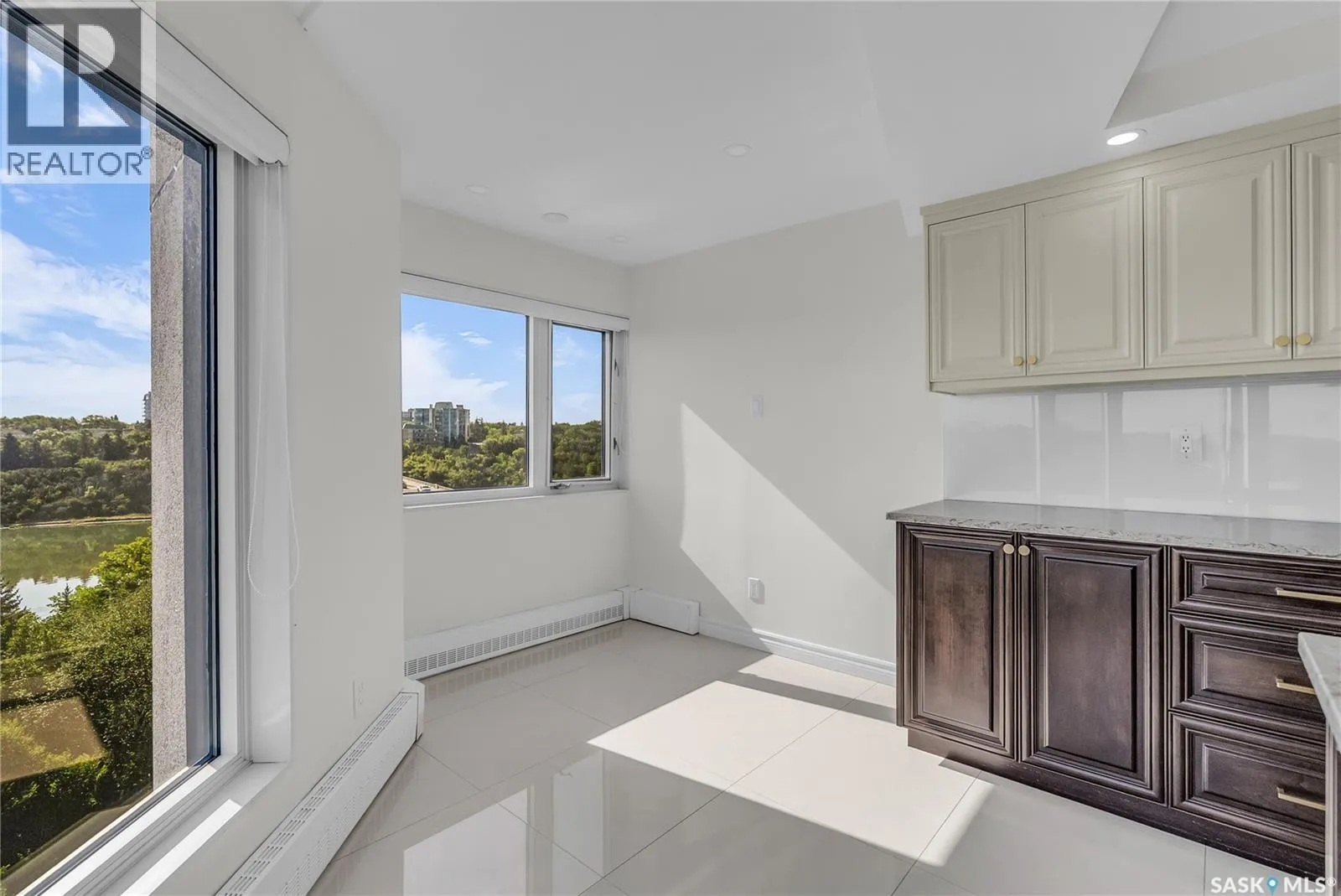 840 424 Spadina CRESCENT E