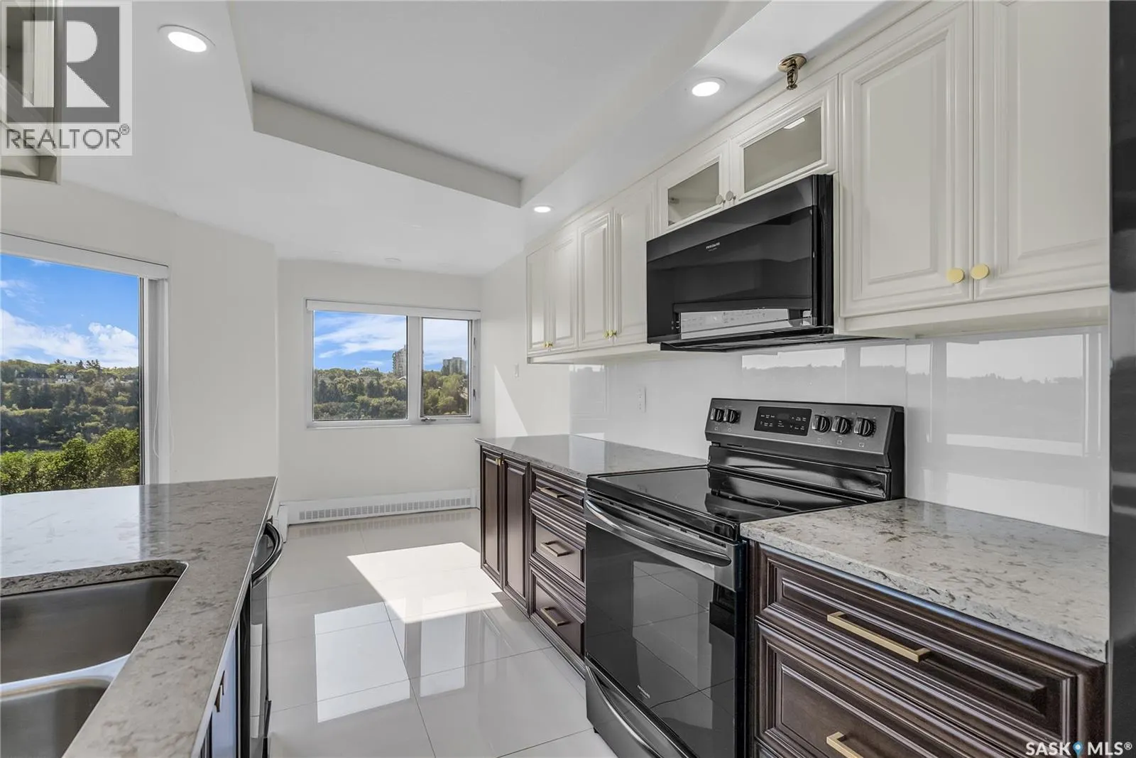 840 424 Spadina CRESCENT E