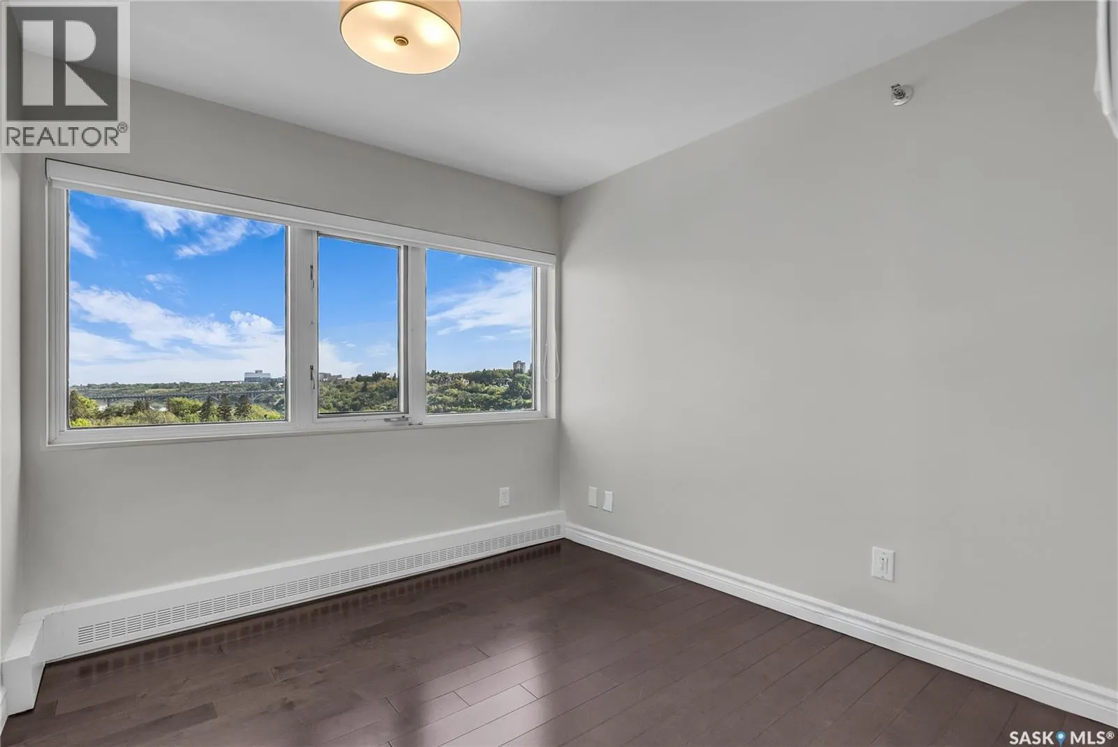 840 424 Spadina CRESCENT E