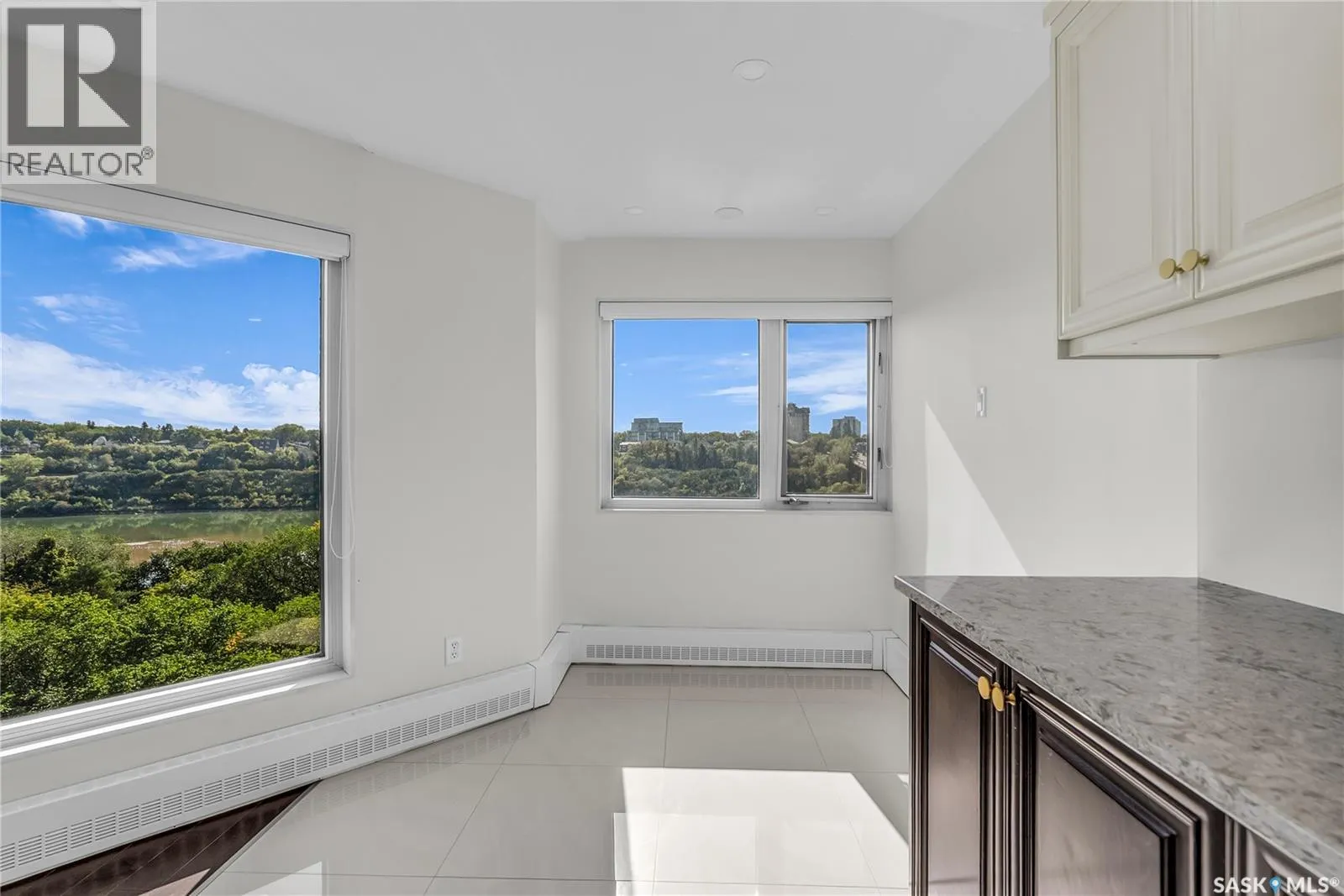 840 424 Spadina CRESCENT E