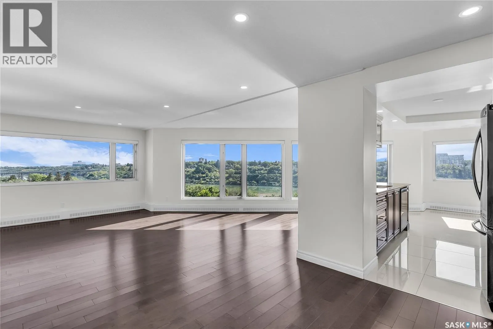 840 424 Spadina CRESCENT E