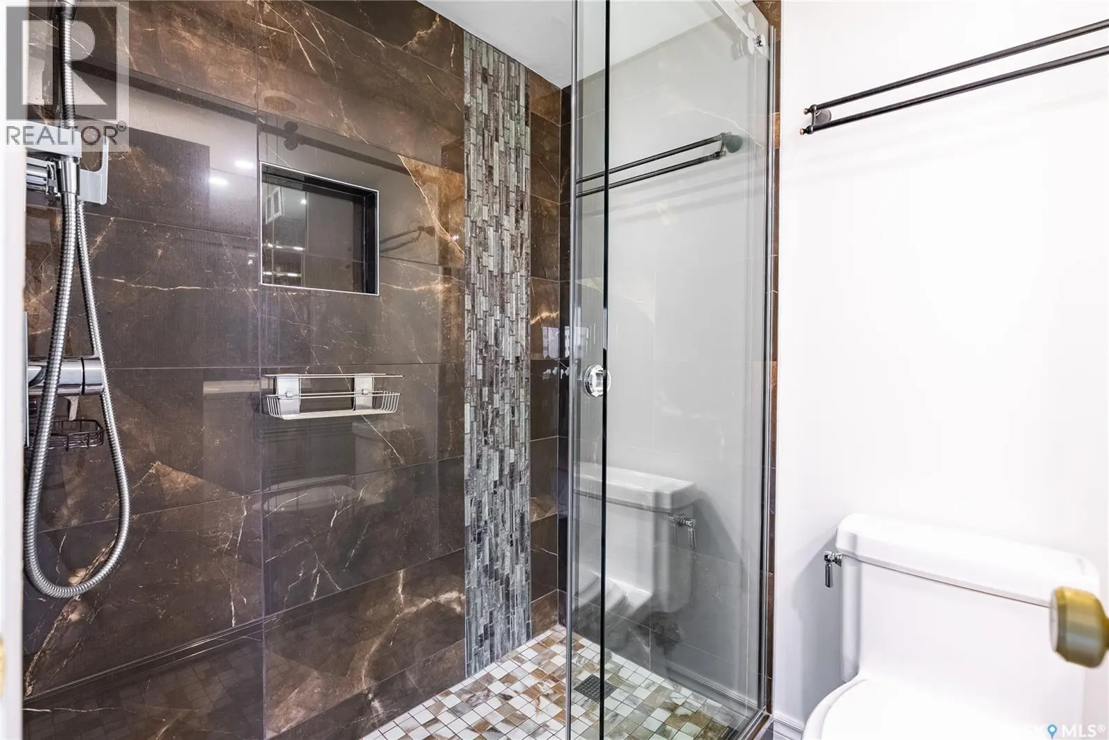 840 424 Spadina CRESCENT E