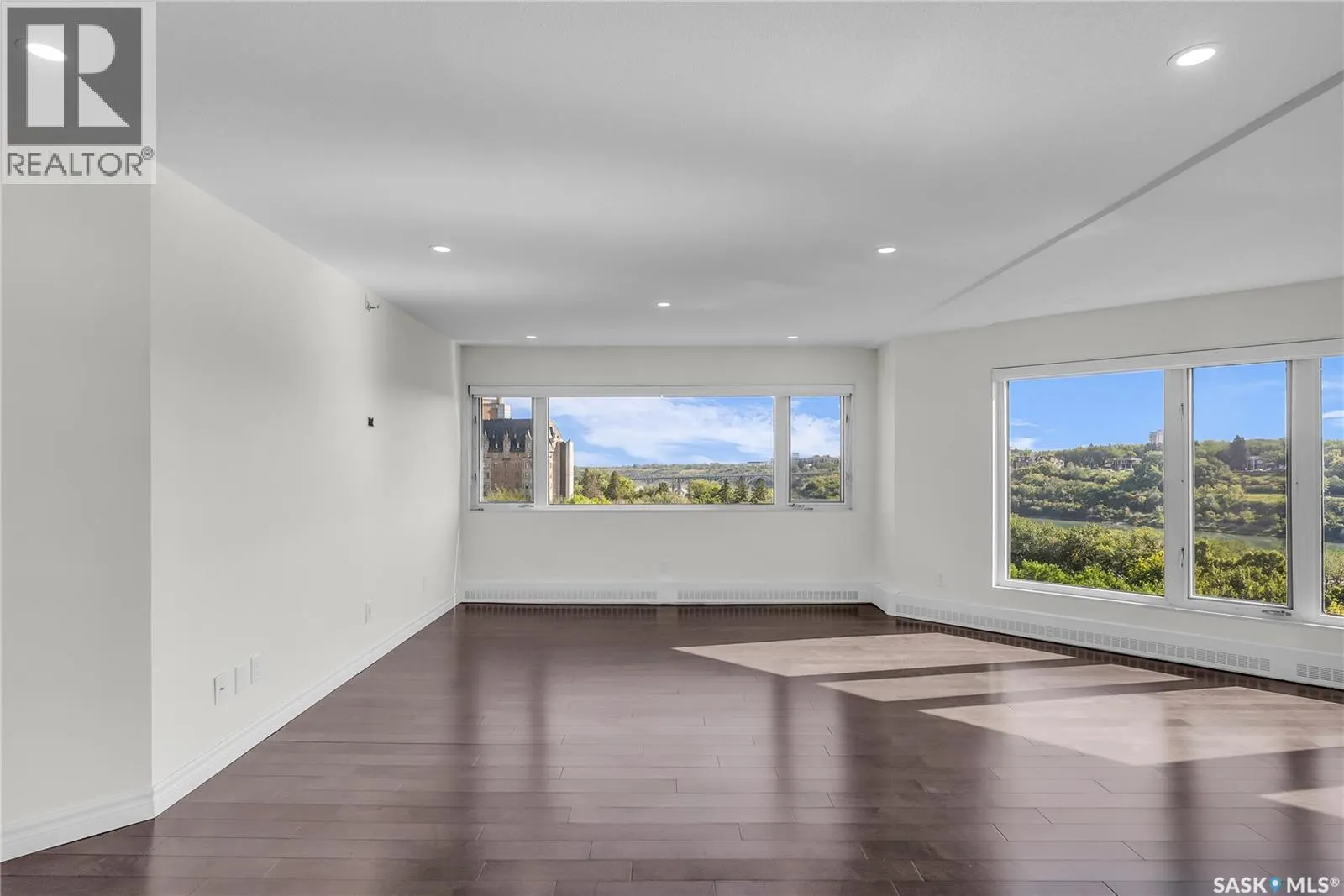840 424 Spadina CRESCENT E